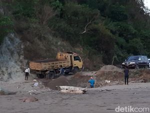 Duh! Tambang Pasir Ilegal Marak di Pantai Dompu NTB Duh! Tambang Pasir Ilegal Marak di Pantai Dompu NTB