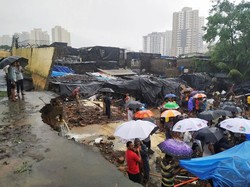 Tembok di Mumbai Roboh Diterjang Banjir, 15 Orang Tewas