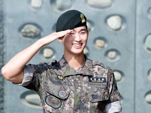 Gantengnya Aktor Drakor Kim Soo Hyun Setelah Keluar Wajib MIliter