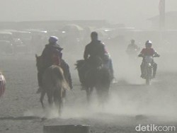 Pemotor Trail Tewas di Lautan Pasir Gunung Bromo