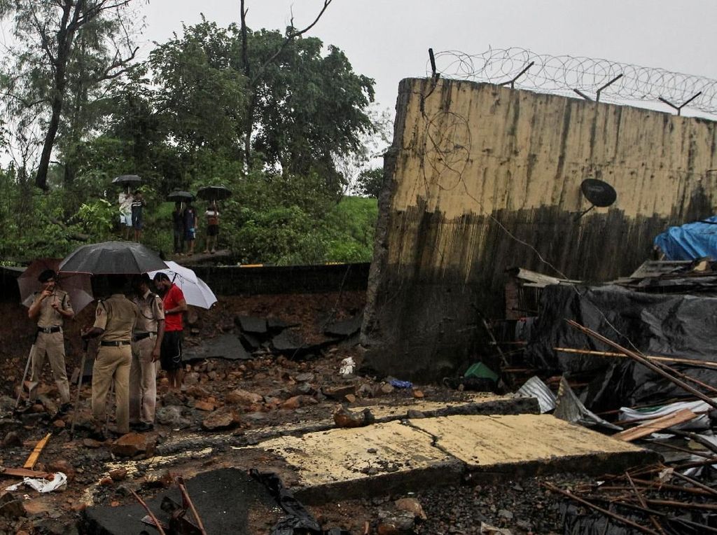 Tembok Roboh Akibat Hujan Deras di Mumbai, 15 Orang Tewas