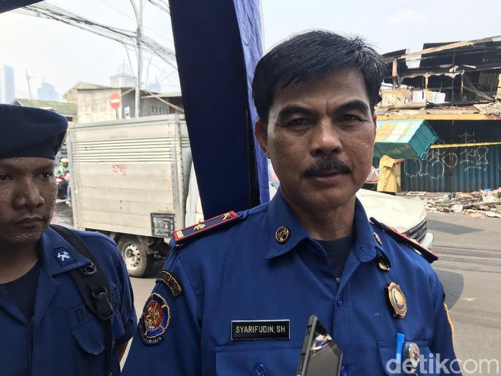 Damkar: Permukiman di Tanah Abang Tak Terbakar Lagi, Hanya Asap Damkar: Permukiman di Tanah Abang Tak Terbakar Lagi, Hanya Asap