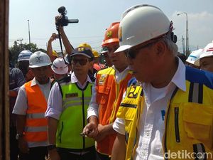 Menteri PUPR Cek Pembangunan Tol Cisumdawu di Jatinangor Menteri PUPR Cek Pembangunan Tol Cisumdawu di Jatinangor