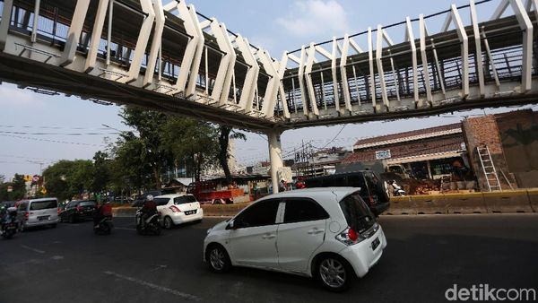 Skybridge Rawamangun Hampir Rampung