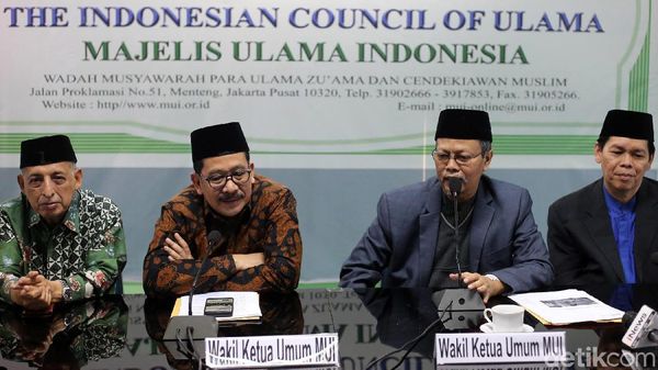 MUI Bicara Soal Wanita Bawa Anjing Masuk Masjid
