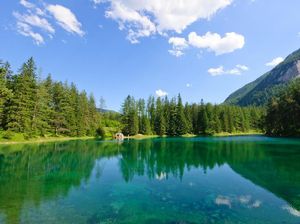 Foto: Danau Hijau Paling Unik di Dunia