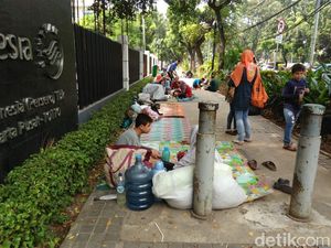 Satpol PP akan Kembalikan Pencari Suaka ke Kalideres Usai Bertemu UNHCR Satpol PP akan Kembalikan Pencari Suaka ke Kalideres Usai Bertemu UNHCR