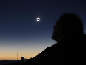 Viral Parkir Mahal Nonton Gerhana Matahari Cincin, Pemkab Siak: Hoax! Viral Parkir Mahal Nonton Gerhana Matahari Cincin, Pemkab Siak: Hoax!