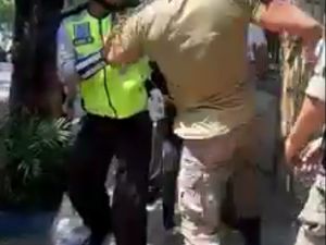 Viral Video Satpol PP Bojonegoro Tendang PKL Kelapa Muda