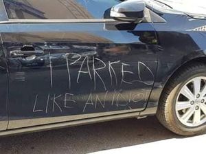 Gara-gara Parkir Sembarangan, Mobil Dibareti Orang