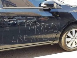 Gara-gara Parkir Sembarangan, Mobil Dibareti Orang