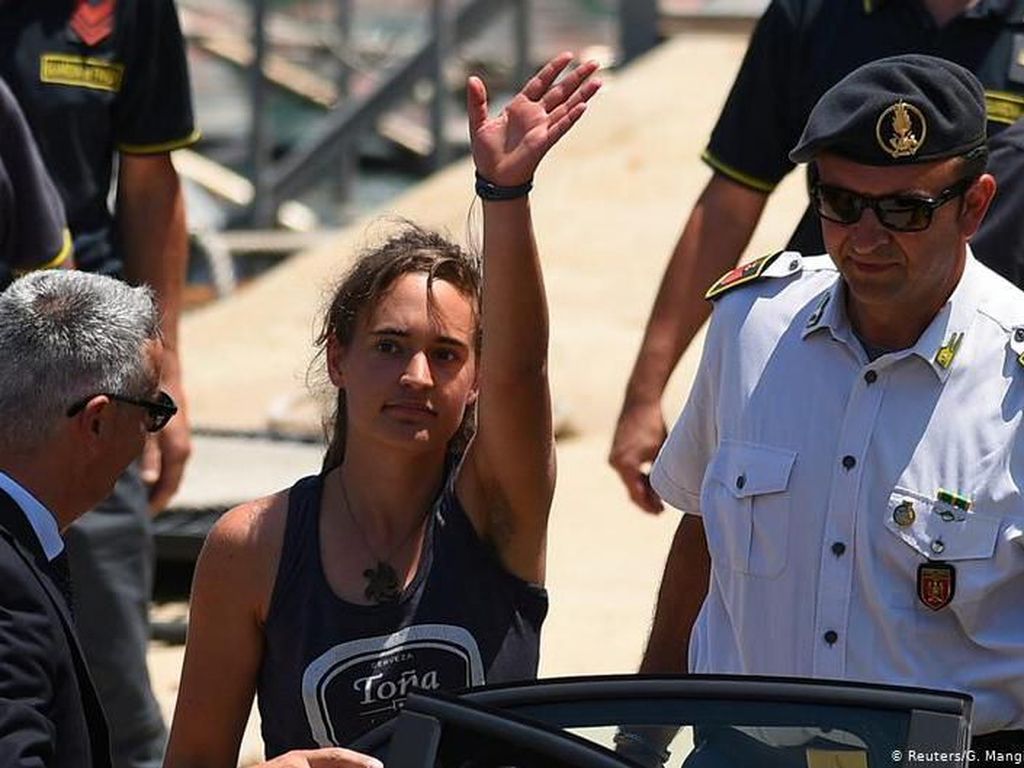 Kapten Kapal Asal Jerman yang Selamatkan Pengungsi Disidang di Italia Kapten Kapal Asal Jerman yang Selamatkan Pengungsi Disidang di Italia