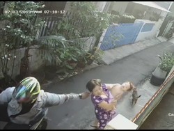 Polisi: Pemotor yang Jambret Ibu Gendong Bayi Sasar Kalung Emas