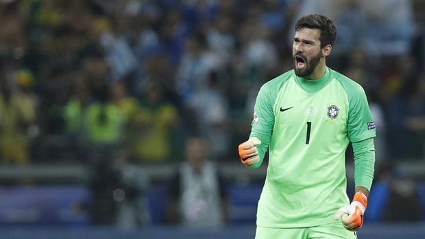 Alisson Becker dianggap sejumlah pihak merebut gelar Ballon d'Or 2019.