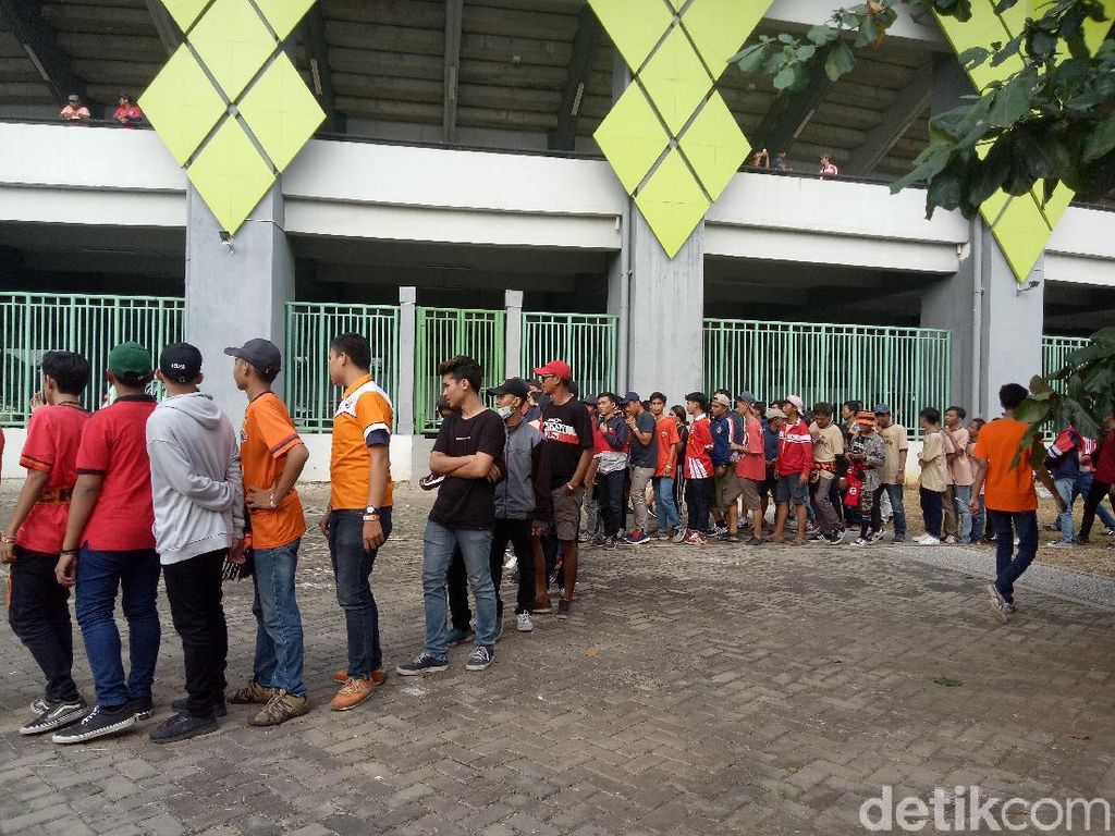 Persija Kembali ke Kandang, The Jakmania Padati Stadion Patriot Persija Kembali ke Kandang, The Jakmania Padati Stadion Patriot