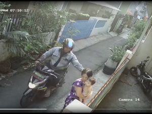 Polres Jakbar Bentuk Tim Kejar Pemotor Jambret Ibu yang Gendong Bayi Polres Jakbar Bentuk Tim Kejar Pemotor Jambret Ibu yang Gendong Bayi