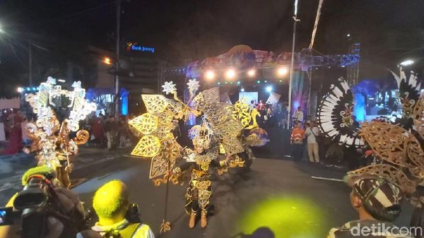 Potret Kemeriahan Semarang Night Carnival 2019
