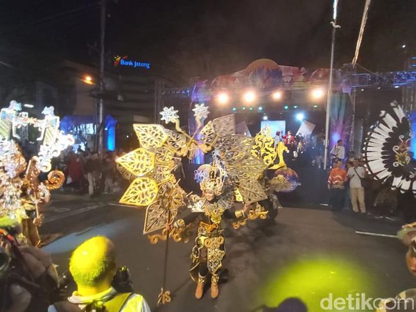 Potret Kemeriahan Semarang Night Carnival 2019