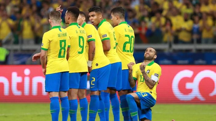 Dani Alves menilai bahwa Brasil main efektif. (Foto: Bruna Prado/Getty Images) Dani Alves menilai bahwa Brasil main efektif. (Foto: Bruna Prado/Getty Images)