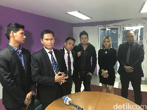 Usai Dilaporkan Fairuz, Galih Ginanjar Pucat hingga Berkaca-kaca Usai Dilaporkan Fairuz, Galih Ginanjar Pucat hingga Berkaca-kaca