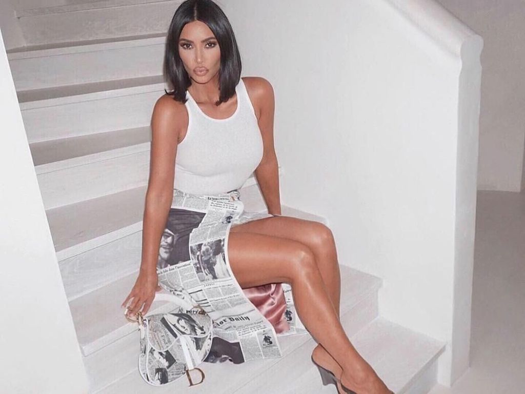 Opsi Sandal Jepit Hak Tinggi yang Dipakai Selebgram Hingga Kim Kardashian Opsi Sandal Jepit Hak Tinggi yang Dipakai Selebgram Hingga Kim Kardashian