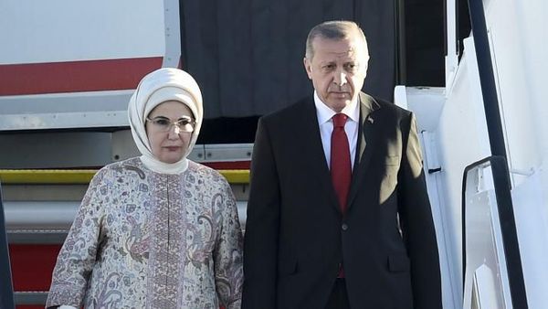 Foto: Gaya Istri Presiden Turki yang Tampil Mewah Saat Rakyat Hidup Susah