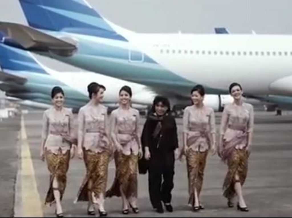 Ungkapan Kebahagiaan Anne Avantie tentang Kebaya Pramugari Garuda Ungkapan Kebahagiaan Anne Avantie tentang Kebaya Pramugari Garuda