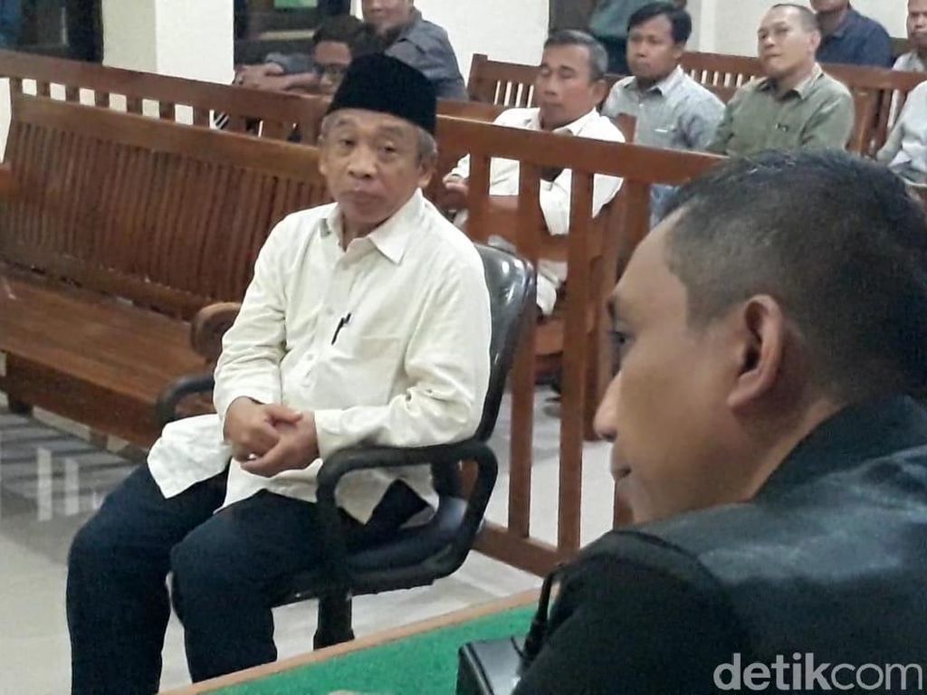 Qomar Usai Sidang Perdana: Saya Dilamar bukan Melamar Jadi Rektor Qomar Usai Sidang Perdana: Saya Dilamar bukan Melamar Jadi Rektor