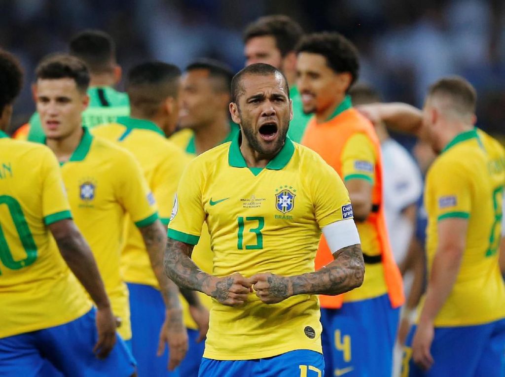 Gocekan Ciamik Dani Alves yang Lahirkan Gol Pertama Brasil