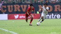 Sementara bagi PSS kekalahan di markas Persija membuat rekor tak terkalahkan mereka terhenti. Mereka tertahan di posisi ke-10 lewat raihan enam angka.
