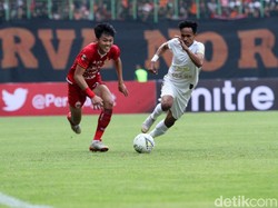 Sementara bagi PSS kekalahan di markas Persija membuat rekor tak terkalahkan mereka terhenti. Mereka tertahan di posisi ke-10 lewat raihan enam angka.