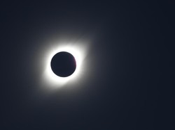 Gerhana Matahari Total Terjadi Hari Ini, Begini Cara Melihatnya