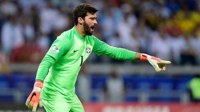 BELO HORIZONTE, BRAZIL - JULY 02: Alisson Becker of Brazil gestures during the Copa America Brazil 2019 Semi Final match between Brazil and Argentina at Mineirao Stadium on July 02, 2019 in Belo Horizonte, Brazil. (Photo by Juliana Flister/Getty Images)