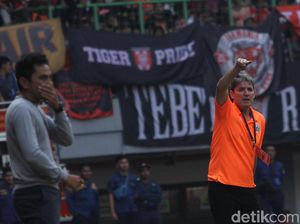The Jakmania Tuntut Persija Ganti Pelatih The Jakmania Tuntut Persija Ganti Pelatih