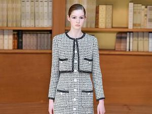 15 Koleksi Terbaru Chanel Couture dalam Fashion Show Berlatar Perpustakaan