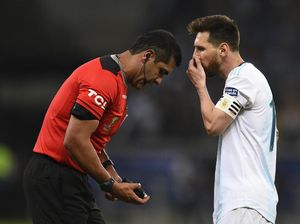 Messi Ngamuk, Tuding Wasit Untungkan Brasil Messi Ngamuk, Tuding Wasit Untungkan Brasil