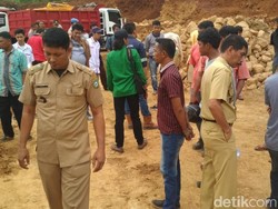 Tambang Milik Anggota DPRD Maros Didemo Warga karena di Tempat Keramat