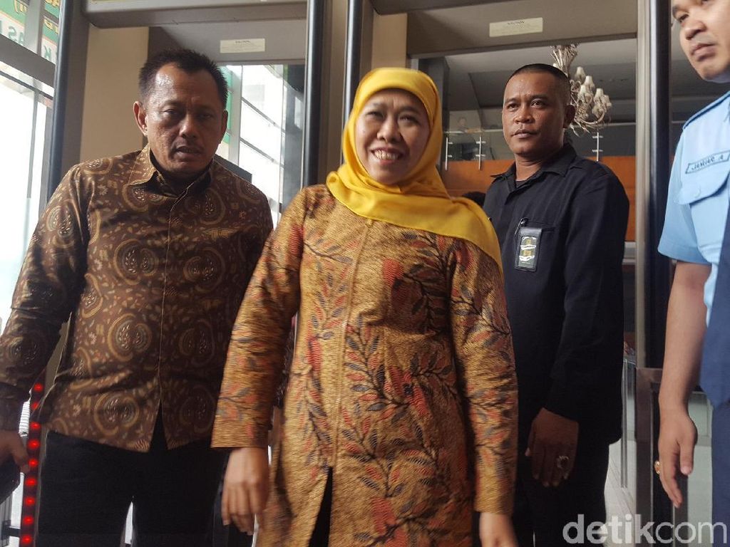 Tiba di PN Tipikor, Khofifah akan Bersaksi di Sidang Suap Jabatan Tiba di PN Tipikor, Khofifah akan Bersaksi di Sidang Suap Jabatan