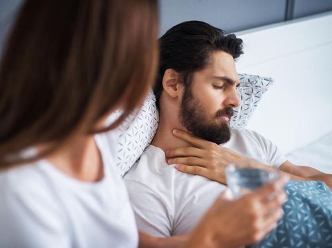 7 Inspirasi Ucapan Manis Saat Suami Terbaring Sakit