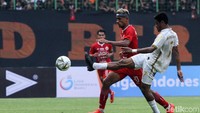 Dibabak kedua, Persija tertekan oleh PSS Sleman.