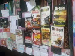 Sebuah Kardus Dibawa dari Rumah Terduga Teroris di Magetan, Apa Isinya?