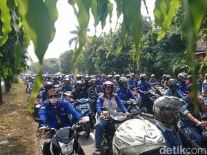Gelar Demo, Buruh Blokir Jalan Kawasan Industri Krakatau Steel Gelar Demo, Buruh Blokir Jalan Kawasan Industri Krakatau Steel