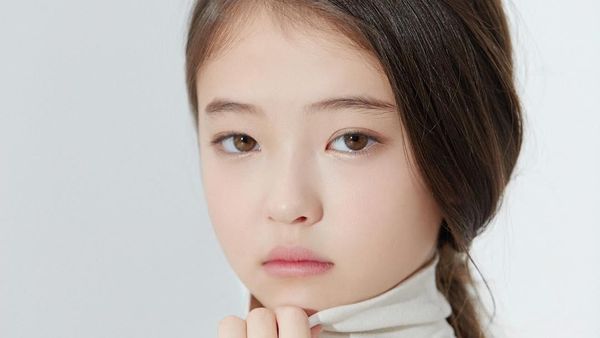 Gaya Liburan Ella Gross, Model Iklan Es Krim Kontroversi