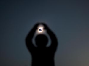 Terpesona Keindahan Gerhana Matahari Total di Chile Terpesona Keindahan Gerhana Matahari Total di Chile