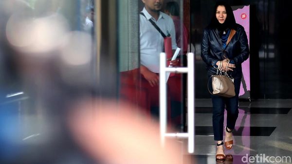 Modis Abis! Ini Gaya Eks Bupati Kukar Usai Diperiksa KPK