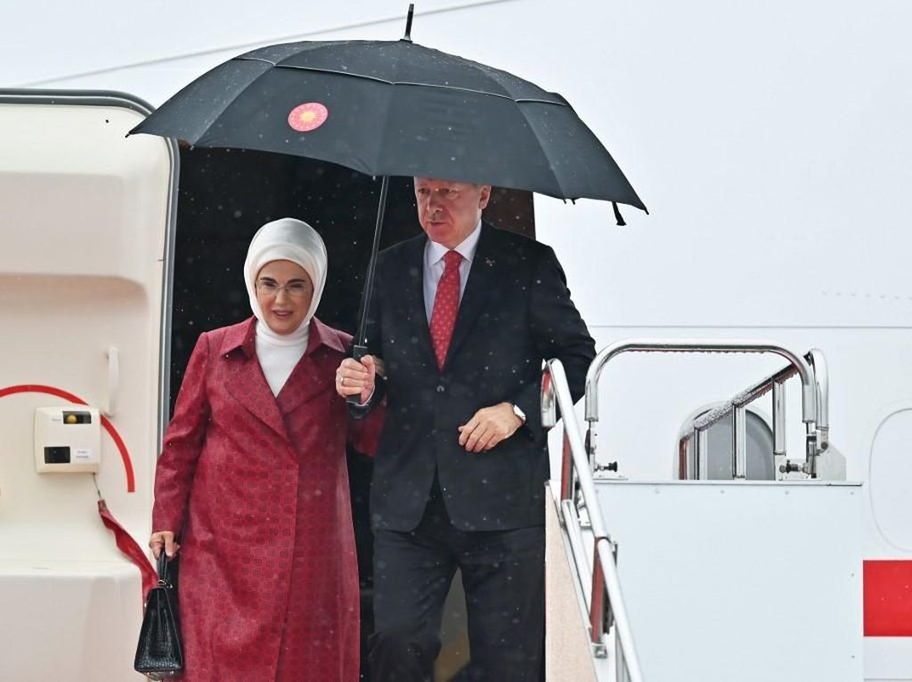 Presiden Turki Serukan Boikot Merek Prancis, Tas Hermes Istrinya Diklaim KW