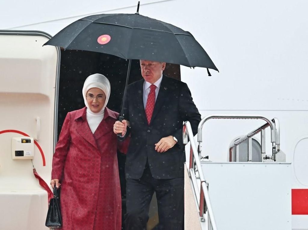 Presiden Turki Serukan Boikot Merek Prancis, Tas Hermes Istrinya Diklaim KW Presiden Turki Serukan Boikot Merek Prancis, Tas Hermes Istrinya Diklaim KW