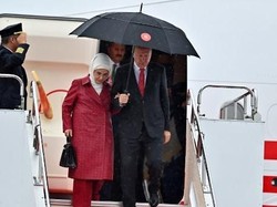 Gaya Istri Presiden Erdogan Pakai Tas Mewah Prancis yang Diboikot Suami