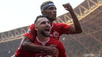 Kebuntuan di laga ini akhirnya pecah di menit ke-25. Marko Simic berhasil membawa Persija unggul.