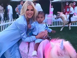 Khloe Kardashian Biarkan Putrinya Makan Jeruk Kumquat Langsung dari Pohon
